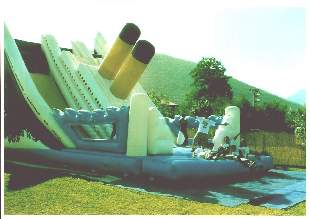 giostra gonfiabile titanic